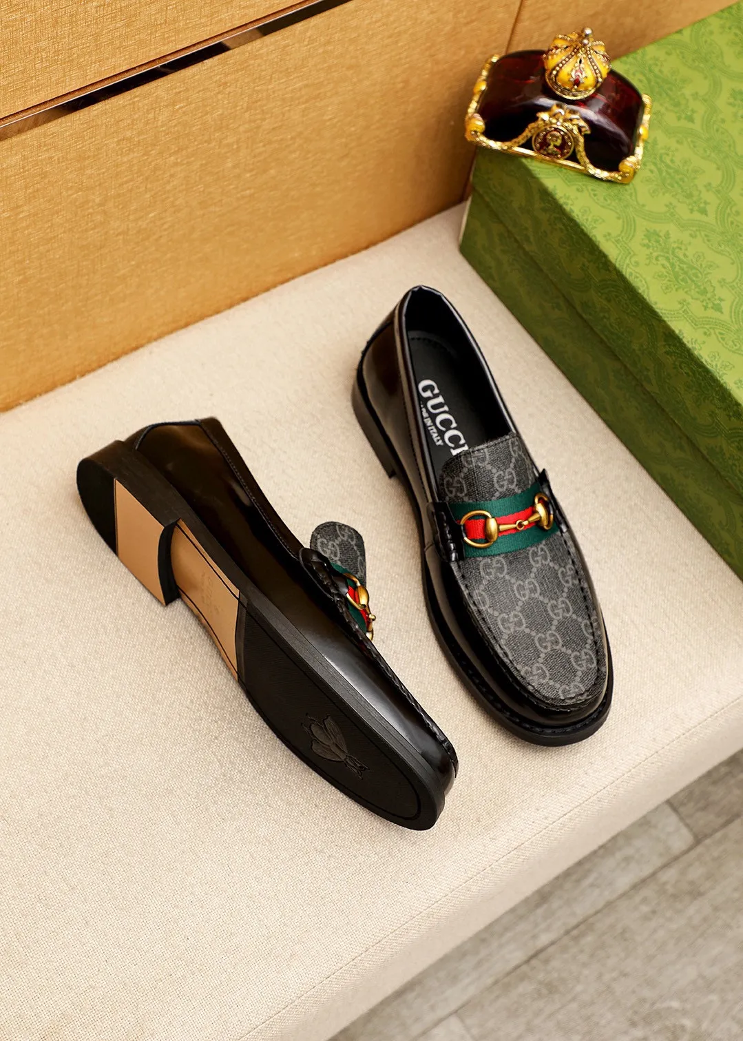 Men's shoes 💰460 💐 Product trademark: GUCCI "Gucci" casual leather shoes Regular size: 38-44 (45🉑️customized) Product materials: Selected imported first-layer open-edge beaded cowhide leather upper + luxury hardware buckle, imported water-dyed cowhide leather lining. Strong three-dimensional visual effect, original combination outsole Color: 5⃣️colors available